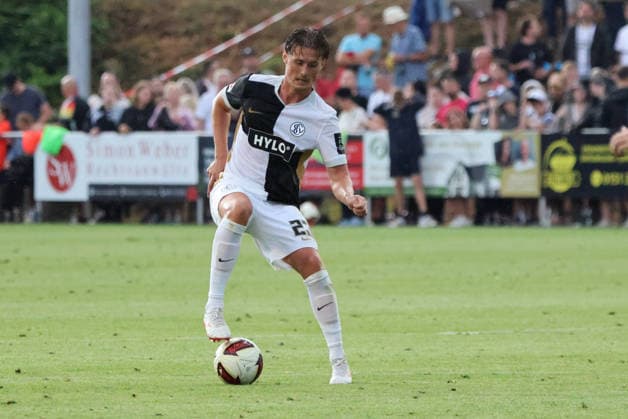 17.07.2026, Fussball, Herren, Testspiel, Saison 2026 2027, SV 07 Elversberg - FC Viktoria Köln, Carlo Sickinger (SV 07 Elversberg) Überherrn-Felsberg Rasenplatz Felsberg Saarland Deutschland (DEU) *** July 17, 2026, Soccer, Men s, Friendly Match, 2026–2027 Season, SV 07 Elversberg vs. FC Viktoria Köln, Carlo Sickinger, SV 07 Elversberg, Überherrn, Felsberg, Grass Field, Felsberg, Saarland, Germany, DEU Copyright: xSebastianxBachx