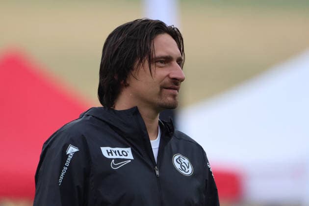 17.07.2026, Fussball, Herren, Testspiel, Saison 2026 2027, SV 07 Elversberg - FC Viktoria Köln, Trainer Vincent Wagner (SV 07 Elversberg) Überherrn-Felsberg Rasenplatz Felsberg Saarland Deutschland (DEU) *** July 17, 2026, Soccer, Men s, Friendly Match, 2026–2027 Season, SV 07 Elversberg vs. FC Viktoria Köln, Coach Vincent Wagner, SV 07 Elversberg, Überherrn, Felsberg, Grass Field, Felsberg, Saarland, Germany, DEU Copyright: xSebastianxBachx