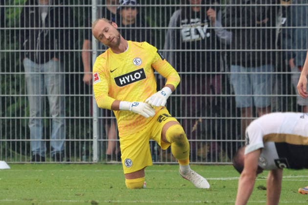 17.07.2026, Fussball, Herren, Testspiel, Saison 2026 2027, SV 07 Elversberg - FC Viktoria Köln, Tim Boss (SV 07 Elversberg) enttäuscht Überherrn-Felsberg Rasenplatz Felsberg Saarland Deutschland (DEU) *** July 17, 2026, Soccer, Men s, Friendly, 2026–2027 Season, SV 07 Elversberg vs. FC Viktoria Köln, Tim Boss, SV 07 Elversberg Falls Short Against Felsberg, Grass Field, Felsberg, Saarland, Germany, DEU Copyright: xSebastianxBachx