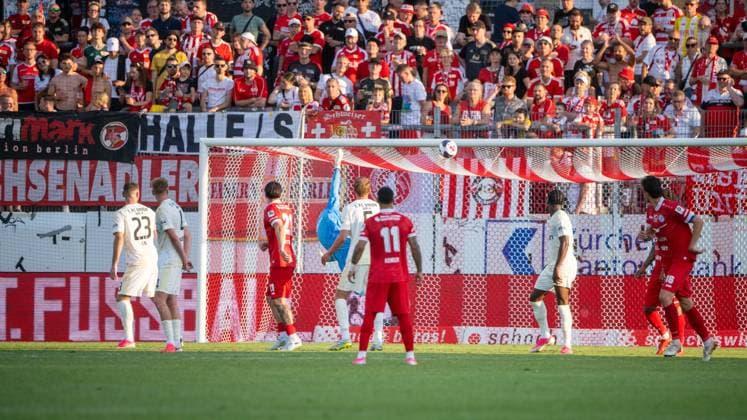 Fußball, Herren, Saison 2026 2027, Testspiel, FC Winterthur - 1. FC Union Berlin, Yannis Odin (nicht im Bild) erzielt das Tor zum 1:0 gegen Torwart Carl Klaus (1. FC Union Berlin), 17.07. 2026, *** Soccer, Men s, 2026–2027 Season, Friendly Match, FC Winterthur vs. 1. FC Union Berlin; Yannis Odin, not pictured, scores the 1–0 goal against 1. FC Union Berlin goalkeeper Carl Klaus, July 17, 2026, Copyright: xMatthiasxKochx