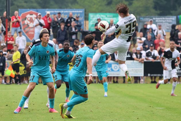 17.07.2026, Fussball, Herren, Testspiel, Saison 2026 2027, SV 07 Elversberg - FC Viktoria Köln, Cole Campbell (SV 07 Elversberg), Diego Perri (FC Viktoria Köln) Überherrn-Felsberg Rasenplatz Felsberg Saarland Deutschland (DEU) *** July 17, 2026, Soccer, Men s, Friendly Match, 2026–2027 Season, SV 07 Elversberg vs. FC Viktoria Köln, Cole Campbell (SV 07 Elversberg), Diego Perri (FC Viktoria Köln), Überherrn Felsberg, Grass Field, Felsberg, Saarland, Germany, DEU Copyright: xSebastianxBachx
