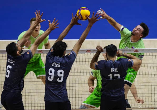 WomenÕs Volleyball Nations League - Belgrade 2026 Slovenia s Rok Bracko spikes the ball against IranÕs Mobin Nasri Mastanabad (L) IranÕs Mohammadnima Bateni and IranÕs Ali Hajipour MoghadDam FaroUji during the MenÕs Volleyball Nations League Pool 7 match between Iran and Slovenia at Belgrade Arena on July 17, 2026 in Belgrade, Serbia. Belgrade Serbia Copyright: xSrdjanxStevanovicx x