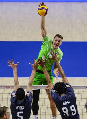 WomenÕs Volleyball Nations League - Belgrade 2026 Slovenia s Rok Mozic spikes the ball against IranÕs Mobin Nasri Mastanabad and IranÕs Mohammadnima Bateni during the MenÕs Volleyball Nations League Pool 7 match between Iran and Slovenia at Belgrade Arena on July 17, 2026 in Belgrade, Serbia. Belgrade Serbia Copyright: xSrdjanxStevanovicx x