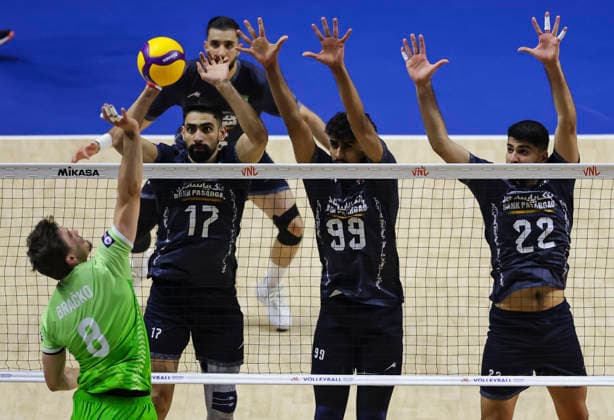 WomenÕs Volleyball Nations League - Belgrade 2026 Slovenia s Rok Bracko spikes the ball against IranÕs Ali Hajipour MoghadDam FaroUji (L) IranÕs Mohammadnima Bateni and IranÕs Ali Haghparast during the MenÕs Volleyball Nations League Pool 7 match between Iran and Slovenia at Belgrade Arena on July 17, 2026 in Belgrade, Serbia. Belgrade Serbia Copyright: xSrdjanxStevanovicx x