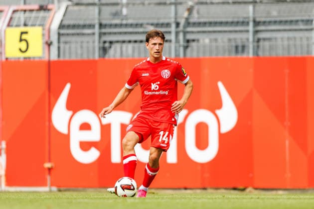 MAINZ, GERMANY - JULY 17: William Boeving (1. FSV Mainz 05, 14) makes a pass during the exhibition game between 1. FSV Mainz 05 vs. 1. FC Kaiserslautern at Bruchweg Stadium in preparation for the Bundesliga season 2026 27 on July 17, 2026 in Mainz, Germany. DFL REGULATIONS PROHIBIT ANY USE OF PHOTOGRAPHS AS IMAGE SEQUENCES AND OR QUASI-VIDEO. Rhineland-Palatinate Germany Copyright: xStephanxHahnex