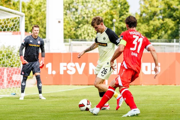 MAINZ, GERMANY - JULY 17: Paul Joly (1. FC Kaiserslautern, 26) is challenged by Dominik Kohr (1. FSV Mainz 05, 31) during the exhibition game between 1. FSV Mainz 05 vs. 1. FC Kaiserslautern at Bruchweg Stadium in preparation for the Bundesliga season 2026 27 on July 17, 2026 in Mainz, Germany. DFL REGULATIONS PROHIBIT ANY USE OF PHOTOGRAPHS AS IMAGE SEQUENCES AND OR QUASI-VIDEO. Rhineland-Palatinate Germany Copyright: xStephanxHahnex