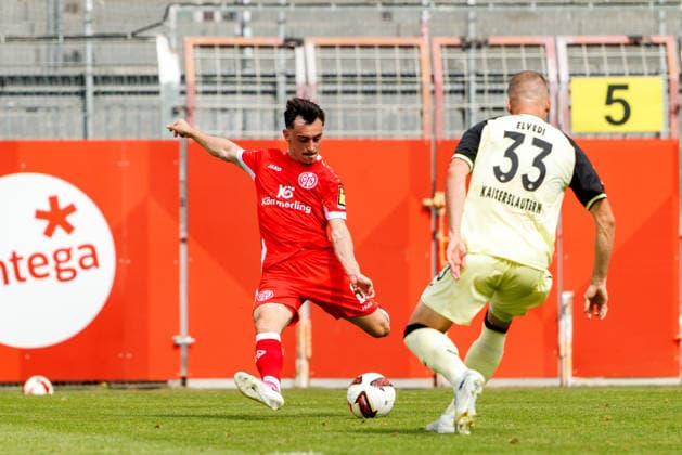 MAINZ, GERMANY - JULY 17: Paul Nebel (1. FSV Mainz 05, 8) shots during the exhibition game between 1. FSV Mainz 05 vs. 1. FC Kaiserslautern at Bruchweg Stadium in preparation for the Bundesliga season 2026 27 on July 17, 2026 in Mainz, Germany. DFL REGULATIONS PROHIBIT ANY USE OF PHOTOGRAPHS AS IMAGE SEQUENCES AND OR QUASI-VIDEO. Rhineland-Palatinate Germany Copyright: xStephanxHahnex