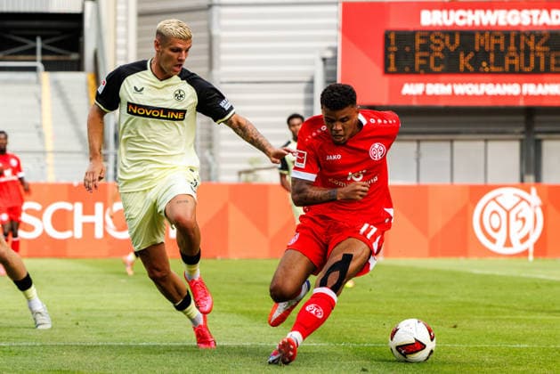 MAINZ, GERMANY - JULY 17: Ransford-Yeboah Koenigsdoerffer (Königsdörffer, 1. FSV Mainz 05, 11) is challenged by Erik Wekesser (1. FC Kaiserslautern, 13) during the exhibition game between 1. FSV Mainz 05 vs. 1. FC Kaiserslautern at Bruchweg Stadium in preparation for the Bundesliga season 2026 27 on July 17, 2026 in Mainz, Germany. DFL REGULATIONS PROHIBIT ANY USE OF PHOTOGRAPHS AS IMAGE SEQUENCES AND OR QUASI-VIDEO. Rhineland-Palatinate Germany Copyright: xStephanxHahnex