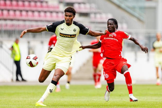 MAINZ, GERMANY - JULY 17: k45 and Jeremiah Debrah (1. FSV Mainz 05, 38) compete for the ball during the exhibition game between 1. FSV Mainz 05 vs. 1. FC Kaiserslautern at Bruchweg Stadium in preparation for the Bundesliga season 2026 27 on July 17, 2026 in Mainz, Germany. DFL REGULATIONS PROHIBIT ANY USE OF PHOTOGRAPHS AS IMAGE SEQUENCES AND OR QUASI-VIDEO. Rhineland-Palatinate Germany Copyright: xStephanxHahnex