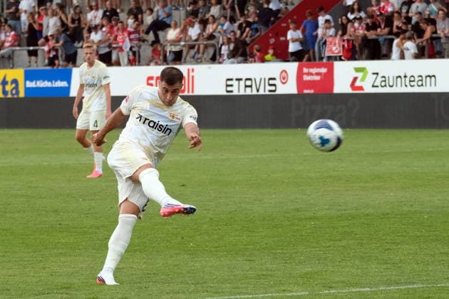 Football - Friendly - FCW vs UNION Berlin - Josip Juranovic volleys and hits the crossbar Winterthur Schützenwiese Zürich Schweiz Copyright: xSergioxBrunettix