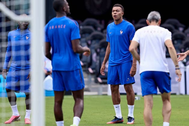 FT LAUDERDALE, FL - JULY 17: Kylian Mbappe 10 of France is seen during a France team training session in preparation for a FIFA World Cup, WM, Weltmeisterschaft, Fussball 26 Bronze Final match between France and England at the Inter Miami CF Stadium, Fort Lauderdale, Florida.(Photo by Chris Arjoon) SOCCER: JUL 17 FIFA World Cup 26 - France Training EDITORIAL USE ONLY Icon26071700000008
