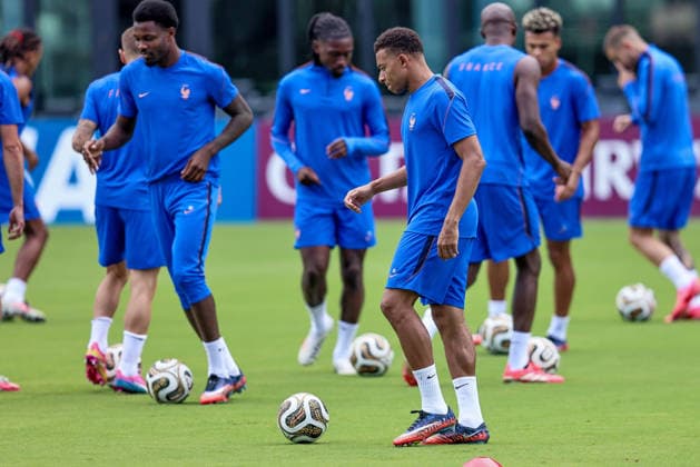 FT LAUDERDALE, FL - JULY 17: Kylian Mbappe 10 of France is seen during a France team training session in preparation for a FIFA World Cup, WM, Weltmeisterschaft, Fussball 26 Bronze Final match between France and England at the Inter Miami CF Stadium, Fort Lauderdale, Florida.(Photo by Chris Arjoon) SOCCER: JUL 17 FIFA World Cup 26 - France Training EDITORIAL USE ONLY Icon26071700000021