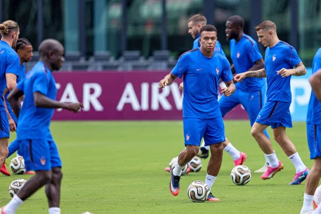 FT LAUDERDALE, FL - JULY 17: Kylian Mbappe 10 of France is seen during a France team training session in preparation for a FIFA World Cup, WM, Weltmeisterschaft, Fussball 26 Bronze Final match between France and England at the Inter Miami CF Stadium, Fort Lauderdale, Florida.(Photo by Chris Arjoon) SOCCER: JUL 17 FIFA World Cup 26 - France Training EDITORIAL USE ONLY Icon26071700000039