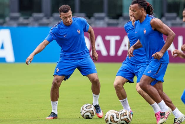 FT LAUDERDALE, FL - JULY 17: Kylian Mbappe 10 of France is seen during a France team training session in preparation for a FIFA World Cup, WM, Weltmeisterschaft, Fussball 26 Bronze Final match between France and England at the Inter Miami CF Stadium, Fort Lauderdale, Florida.(Photo by Chris Arjoon) SOCCER: JUL 17 FIFA World Cup 26 - France Training EDITORIAL USE ONLY Icon26071700000045