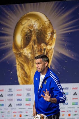 Football - FIFA World Cup, WM, Weltmeisterschaft, Fussball 2026 - Final - Spain v Argentina - MD-2 NEW YORK, USA - Friday, July 17, 2026: Argentina s goalkeeper Emiliano Martinez during a press conference, PK, Pressekonferenz at the Javits Center ahead of the FIFA World Cup Final 2026 between Spain and Argentina. (Photo by David Rawcliffe Propaganda) CARDIFF Met Life Stadium CARDIFF WALES  Copyright: xDavidxRawcliffex 2026-07-18-068-FIFA_World_Cup_Final_MD-2