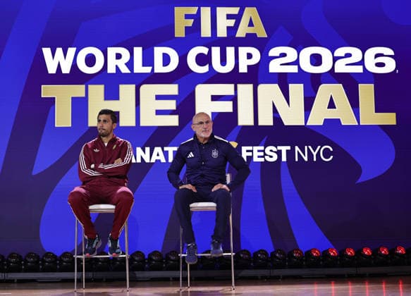 July 17, 2026, New York, New York, USA: Spain captain Rodri and head coach Luis de la Fuente during a special FIFA World Cup, WM, Weltmeisterschaft, Fussball Final press conference, PK, Pressekonferenz event at Fanatics Fest at the Jacob Javitz Center on Friday, July 17, 2026; New York, New York, USA. NY: Fanatics Fest  - ZUMAs325 20260717_zsp_s325_088 Copyright: xJessxStilesx
