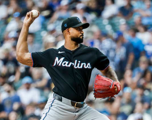 Miami Marlins starting pitcher Sandy Alcantara throws in the first inning of the MLB, Baseball Herren, USA game between the Miami Marlins and the Milwaukee Brewers at American Family Field in Milwaukee, Wisconsin on Friday July 17, 2026.  MIL20260717808 TANNENxMAURY