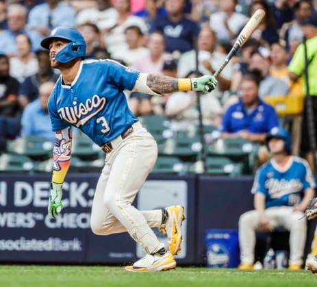 Milwaukee Brewers third baseman Joey Ortiz hits a home run in the fifth inning of the MLB, Baseball Herren, USA game between the Miami Marlins and the Milwaukee Brewers at American Family Field in Milwaukee, Wisconsin on Friday July 17, 2026.  MIL20260717821 TANNENxMAURY