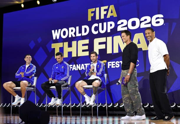 July 17, 2026, New York, New York, USA: Argentina goalkeeper Emiliano Martinez, head coach Lionel Scaloni and captain Lionel Messi with retired football star Tom Brady and retired soccer star Rio Ferdinand during a special FIFA World Cup, WM, Weltmeisterschaft, Fussball Final press conference, PK, Pressekonferenz event at Fanatics Fest at the Jacob Javitz Center on Friday, July 17, 2026; New York, New York, USA. New York USA - ZUMAs325 20260717_zsp_s325_133 Copyright: xJessxStilesx