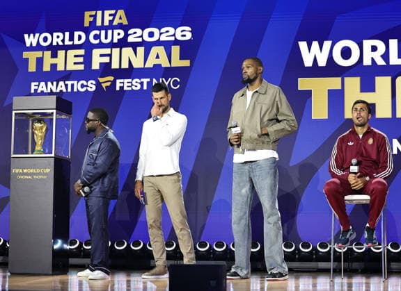 July 17, 2026, New York, New York, USA: Actor Kevin Hart, tennis star Novak Djokovic, basketball star Kevin Durant, and Spain captain Rodri during a special FIFA World Cup, WM, Weltmeisterschaft, Fussball Final press conference, PK, Pressekonferenz event at Fanatics Fest at the Jacob Javitz Center on Friday, July 17, 2026; New York, New York, USA. New York USA - ZUMAs325 20260717_zsp_s325_139 Copyright: xJessxStilesx