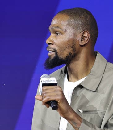 July 17, 2026, New York, New York, USA: Basketball star Kevin Durant during a special FIFA World Cup, WM, Weltmeisterschaft, Fussball Final press conference, PK, Pressekonferenz event at Fanatics Fest at the Jacob Javitz Center on Friday, July 17, 2026; New York, New York, USA. New York USA - ZUMAs325 20260717_zsp_s325_169 Copyright: xJessxStilesx