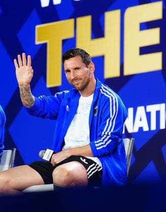 Spain v Argentina - FIFA World Cup, WM, Weltmeisterschaft, Fussball 2026 Final Press Conferences NEW YORK, UNITED STATES - JULY 17: Lionel Messi greets fans during a press conference, PK, Pressekonferenz ahead of the FIFA World Cup 2026 Final match between Spain and Argentina at Fanatics Fest at Javits Center in New York, United States on July 17, 2026. Evrim Aydin Anadolu New York United States. Editorial use only. Please get in touch for any other usage.  Copyright: x2026xAnadoluxEvrimxAydinx