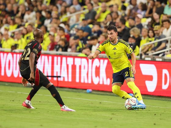 July 17, 2026: Nashville SC defender Dan Lovitz (2) makes a move against Atlanta United FC forward Fafa Picault (22) during a MLS, Fussball Herren, USA match between Atlanta United FC and Nashville SC at Geodis Park in Nashville, TN. CSM Nashville United States of America - ZUMAc04_ 20260717_zma_c04_176 Copyright: xStephenxFurstx