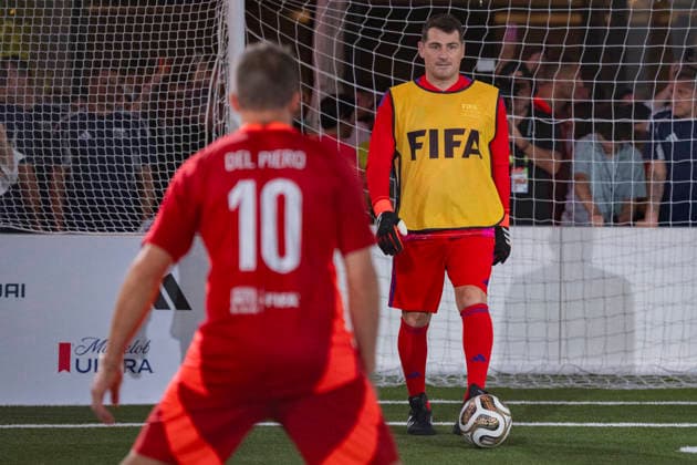 Iker Casillas (C), a former Spanish soccer player, controls the ball during a Soccer Legends event at the 2026 FIFA World Cup, WM, Weltmeisterschaft, Fussball Fan Fest at Rockefeller Center in New York, USA, 17 July 2026. Soccer Legends in New York !ACHTUNG: NUR REDAKTIONELLE NUTZUNG!  Copyright: xÁngelxColmenaresx AME359 20260718-55020926736_1