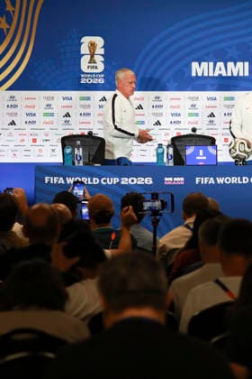 (260718) -- MAIAMI, July 18, 2026 -- Didier Deschamps, head coach of France, is pictured before a press conference, PK, Pressekonferenz ahead of the bronze final match between France and England at the 2026 FIFA World Cup, WM, Weltmeisterschaft, Fussball in Miami, the United States, July 17, 2026. ) (SP)U.S.-MIAMI-FOOTBALL-FIFA WORLD CUP-TEAM FRANCE-PRESS CONFERENCE HuxXingyu 