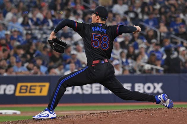 July 17, 2026, Toronto, On, Canada: Toronto Blue Jays relief pitcher CJ Van Eyke (58) throws to a Chicago White Sox batter in his MLB, Baseball Herren, USA debut during eighth inning MLB baseball action in Toronto, Friday, July 17, 2026. Canada News - July 17, 2026  - ZUMAc35_ 20260717_zaf_c35_137 Copyright: xJonxBlackerx