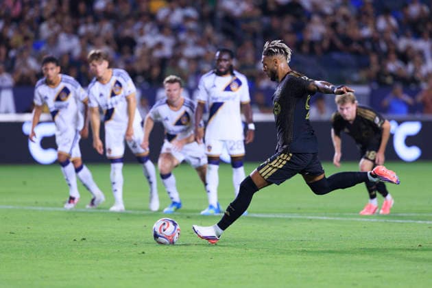 July 17, 2026, Carson, California, USA: Denis Bouanga 99 of the Los Angeles Football Club scores a goal with a penalty kick during their MLS, Fussball Herren, USA regular season match against the LA Galaxy on Friday July 17, 2026 at the Dignity Health Sports Park Stadium in Carson, California. ARIANA RUIZ PI LA Galaxy Vs. LAFC  - ZUMAp124 20260717_zaa_p124_004 Copyright: xArianaxRuizx