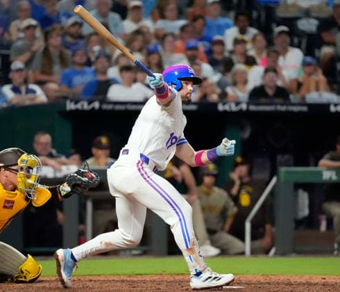 July 17, 2026: Kansas City Royals second baseman Michael Massey (19) hits an RBI single in the 10th inning against the Padres at Kauffman Stadium Kansas City, Missouri. CSM. Kansas City United States - ZUMAc04_ 20260717_zma_c04_185 Copyright: xJonxRobichaudx
