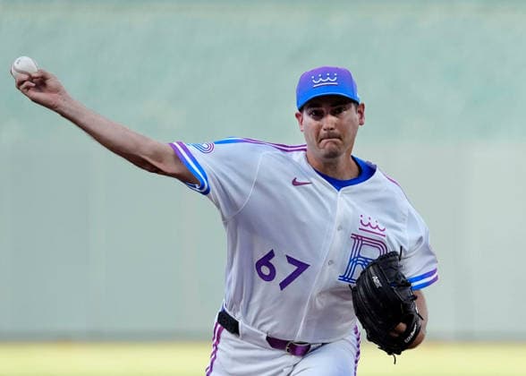 July 17, 2026: Kansas City Royals starting pitcher Seth Lugo (67) delivers a pitch against the Padres at Kauffman Stadium Kansas City, Missouri. CSM. Kansas City United States - ZUMAc04_ 20260717_zma_c04_191 Copyright: xJonxRobichaudx
