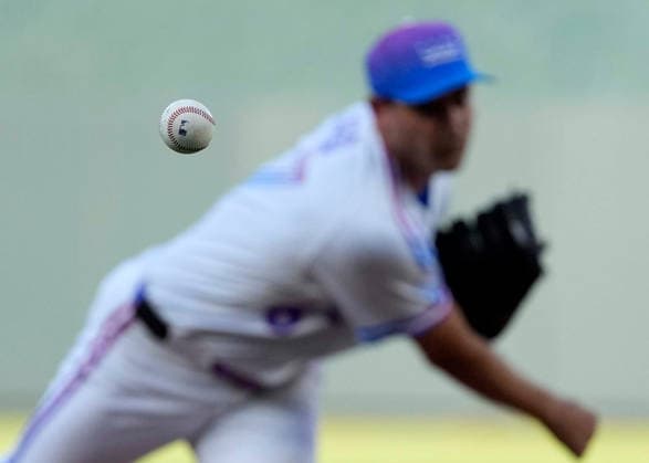 July 17, 2026: Kansas City Royals starting pitcher Seth Lugo (67) brings a pitch home against the Padres at Kauffman Stadium Kansas City, Missouri. CSM. Kansas City United States - ZUMAc04_ 20260717_zma_c04_193 Copyright: xJonxRobichaudx