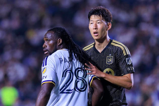 July 17, 2026, Carson, California, USA: Son Heung-Min 7 of the Los Angeles Football Club holds on to Joseph Paintsil 28 of the LA Galaxy during their MLS, Fussball Herren, USA regular season match on Friday July 17, 2026 at the Dignity Health Sports Park Stadium in Carson, California. Galaxy lose to LAFC, 0-3. ARIANA RUIZ PI Carson USA - ZUMAp124 20260717_zaa_p124_023 Copyright: xArianaxRuizx