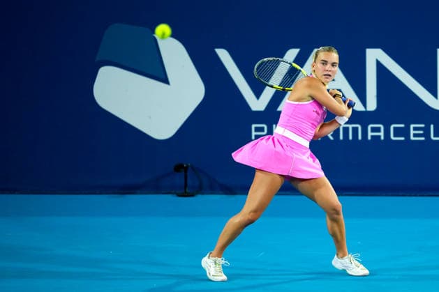 Vanda Pharmaceuticals Athens Open - Day 5 Sara Bejlek of the Czech Republic plays against Clara Tauson of Denmark during their quarterfinal match at the 2026 Vanda Pharmaceuticals Athens Open Women s tennis tournament at the Athens Olympic Tennis Centre in Athens, Greece. Athens Athens Greece  Copyright: xOwenxHammondx originalFilename:hammond-2026vand260717_np8R0.jpg