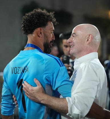 (260718) -- NEW YORK, July 18, 2026 -- FIFA President Gianni Infantino (R) communicates with Cabo Verde s goalkeeper Vozinha after a FIFA Legends Cup match held ahead of the final match between Argentina and Spain at the 2026 FIFA World Cup, WM, Weltmeisterschaft, Fussball at Rockefeller Center in New York, the United States, July 17, 2026. ) (SP)U.S.-NEW YORK-FOOTBALL-FIFA WORLD CUP-LEGENDS CUP HuangxZongzhi 