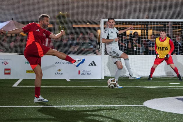 (260718) -- NEW YORK, July 18, 2026 -- Former football player of Italy Alessandro del Piero (1st L) shoots to score during a FIFA Legends Cup match held ahead of the final match between Argentina and Spain at the 2026 FIFA World Cup, WM, Weltmeisterschaft, Fussball at Rockefeller Center in New York, the United States, July 17, 2026. ) (SP)U.S.-NEW YORK-FOOTBALL-FIFA WORLD CUP-LEGENDS CUP HuangxZongzhi 