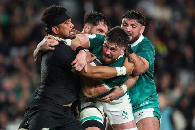 Sport Bilder des Tages 2026 Nations Championship Southern Hemisphere Series, Eden Park, Auckland, New Zealand 18 7 2026 New Zealand All Blacks vs Ireland Ireland s Joe McCarthy is tackled by New Zealand s Ardie Savea Joe McCarthy is tackled by Ardie Savea 18 7 2026  Copyright: xx BB3_0459
