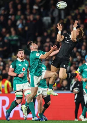 2026 Nations Championship Southern Hemisphere Series, Eden Park, Auckland, New Zealand 18 7 2026 New Zealand All Blacks vs Ireland New Zealand s Ruben Love catches a high ball while challenged by Ireland s Jimmy O Brien Ruben Love catches a high ball while challenged by Jimmy O Brien 18 7 2026  Copyright: xx BB3_8750