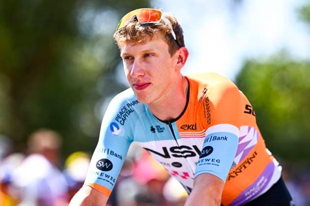 Tour de France 2026 Stage 14 LE MARKSTEIN, FRANCE - JULY 18 : Askey Lewis (GBR) of NSN Cycling Team before the start of the race during stage 14 of the 113rd edition of Tour de France an UCI World Tour 2.UWT cycling road race stage for Men Elite of 155 km with start in Mulhouse and finish in Le Markstein on July 18, 2026 in Le Markstein, France, 18 07 2026 ( Motordriver Kurt Vandenborre - Le Markstein France  Copyright: xGvgx