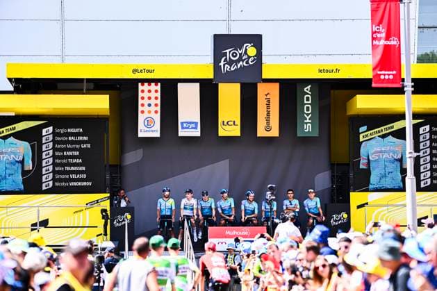 Tour de France 2026 Stage 14 LE MARKSTEIN, FRANCE - JULY 18 : Team XDS Astana on the podium before the start of race during stage 14 of the 113rd edition of Tour de France an UCI World Tour 2.UWT cycling road race stage for Men Elite of 155 km with start in Mulhouse and finish in Le Markstein on July 18, 2026 in Le Markstein, France, 18 07 2026 ( Motordriver Kurt Vandenborre - Le Markstein France  Copyright: xGvgx