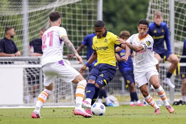 EINDHOVEN , 18-07-2026 , TenCate Stadion De Herdgang , season 2026 2027 , pre season , football , friendly match between PSV and Royale Union Saint-Gilloise picture shows PSV Player Dennis Man, Royale Union Saint-Gilloise player Raul Florucz and PSV Player Mauro Junior PSV - Royale Union Saint-Gilloise (friendly)  x205085547x Copyright: