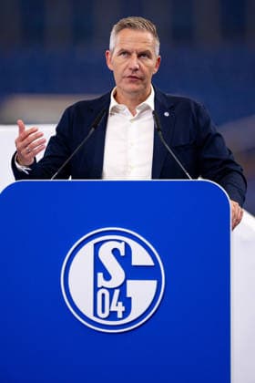 18.07.2026, Mitgliederversammlung 2026 des FC Schalke 04 in der Veltins Arena. Vorsitzender des Aufsichtsrates Axel Hefer (FC Schalke 04). Gelsenkirchen Veltins Arena NRW Deutschland xRHR-FOTO DEx *** July 18, 2026, FC Schalke 04 2026 General Meeting at the Veltins Arena; Axel Hefer, Chairman of the Supervisory Board; FC Schalke 04, Gelsenkirchen; Veltins Arena; North Rhine-Westphalia, Germany; xRHR PHOTO DEx Copyright: DennisxEwert RHR-FOTOx RHR-FOTO DE