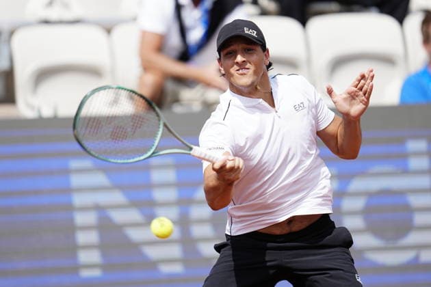 BASTAD, SWEDEN 20260718 Luciano Darderi during the men s semi-final at the Nordea Open tennis match in Bastad. BASTAD SWEDEN x9200x *** BASTAD, SWEDEN July 18, 2026 Luciano Darderi during the men s semifinal at the Nordea Open tennis tournament in Bastad BASTAD SWEDEN x9200x  Copyright: xBjörnxLarssonxRosvall TTx NORDEA OPEN TENNIS IN BASTAD