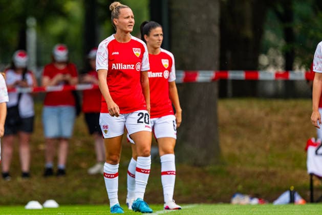 Testspiel: VfB Stuttgart vs. 1. FSV Mainz 05; 18.07.2026 Stuttgart, GERMANY - 18. July 2027: Jana Beuschlein (VfB Stuttgart, 20) während dem Warmup vor dem Testspiel zwischen dem VfB Stuttgart und dem 1. FSV Mainz 05 auf dem Sportgelände des Clubzentrum des VfB Stuttgart. *** Friendly Match: VfB Stuttgart vs. 1. FSV Mainz 05, July 18, 2026, Stuttgart, GERMANY July 18, 2027 Jana Beuschlein VfB Stuttgart, 20, during the warm-up before the friendly match between VfB Stuttgart and 1 FSV Mainz 05 at the sports complex of the VfB Stuttgart Club Center Copyright: xBEAUTIFULxSPORTS Steinx