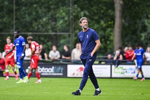 Gent s head coach Rik De Mil pictured during a friendly game between KAA Gent and Dutch FC Twente, at the summer training camp of Belgian first division soccer team KAA Gent in De Lutte, Losser, the Netherlands on Saturday 18 July 2026, to prepare for the upcoming 2026-2027 season. TOM GOYVAERTS TomxGoyvaerts  x181410959x