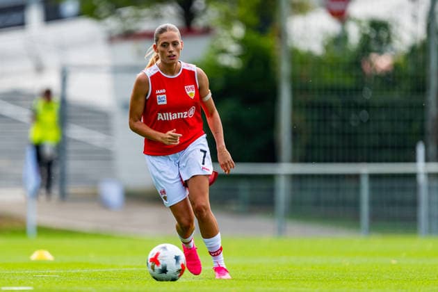Testspiel: VfB Stuttgart vs. 1. FSV Mainz 05; 18.07.2026 Stuttgart, GERMANY - 18. July 2027: Dafina Redzepi (VfB Stuttgart, 7) während dem Warmup vor dem Testspiel zwischen dem VfB Stuttgart und dem 1. FSV Mainz 05 auf dem Sportgelände des Clubzentrum des VfB Stuttgart. *** Friendly Match: VfB Stuttgart vs. 1. FSV Mainz 05, July 18, 2026, Stuttgart, GERMANY July 18, 2027 Dafina Redzepi VfB Stuttgart, 7, during the warm-up before the friendly match between VfB Stuttgart and 1 FSV Mainz 05 at the sports complex of the VfB Stuttgart Club Center Copyright: xBEAUTIFULxSPORTS Steinx