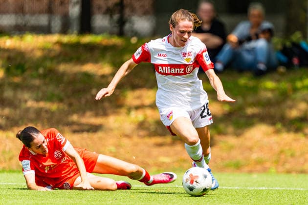 Sport Bilder des Tages Testspiel: VfB Stuttgart vs. 1. FSV Mainz 05; 18.07.2026 Stuttgart, GERMANY - 18. July 2027: Reena Wichmann (VfB Stuttgart, 28) während dem Testspiel zwischen dem VfB Stuttgart und dem 1. FSV Mainz 05 auf dem Sportgelände des Clubzentrum des VfB Stuttgart. *** Friendly Match: VfB Stuttgart vs. 1. FSV Mainz 05, July 18, 2026, Stuttgart, GERMANY July 18, 2027 Reena Wichmann VfB Stuttgart, 28, during the friendly match between VfB Stuttgart and 1 FSV Mainz 05 at the sports complex of the VfB Stuttgart Club Center Copyright: xBEAUTIFULxSPORTS Steinx