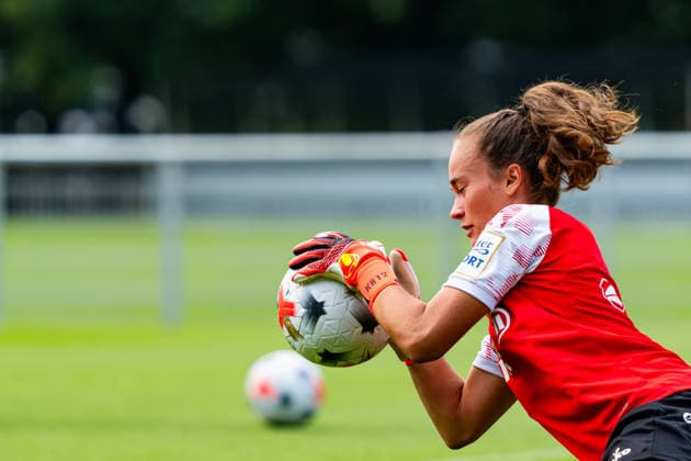Testspiel: VfB Stuttgart vs. 1. FSV Mainz 05; 18.07.2026 Stuttgart, GERMANY - 18. July 2027: Kiara Beck (VfB Stuttgart, 12) während dem Warmup vor dem Testspiel zwischen dem VfB Stuttgart und dem 1. FSV Mainz 05 auf dem Sportgelände des Clubzentrum des VfB Stuttgart. *** Friendly Match: VfB Stuttgart vs. 1. FSV Mainz 05, July 18, 2026, Stuttgart, GERMANY July 18, 2027 Kiara Beck VfB Stuttgart, 12, during the warm-up before the friendly match between VfB Stuttgart and 1 FSV Mainz 05 at the sports complex of the VfB Stuttgart Club Center Copyright: xBEAUTIFULxSPORTS Steinx